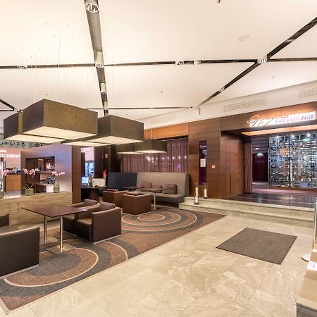 Park Inn By Radisson Berlin Alexanderplatz Esterno foto Reception of the hotel