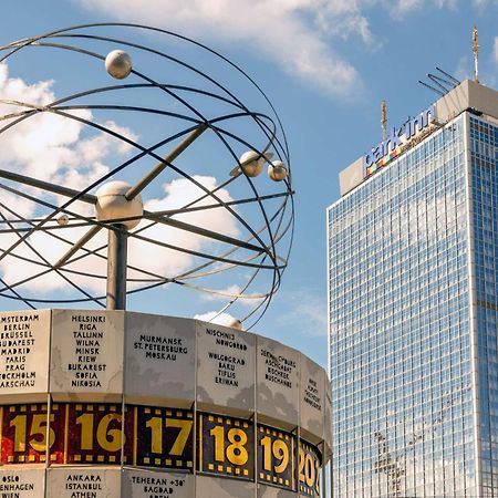 Park Inn By Radisson Berlin Alexanderplatz Esterno foto The clock tower of the building