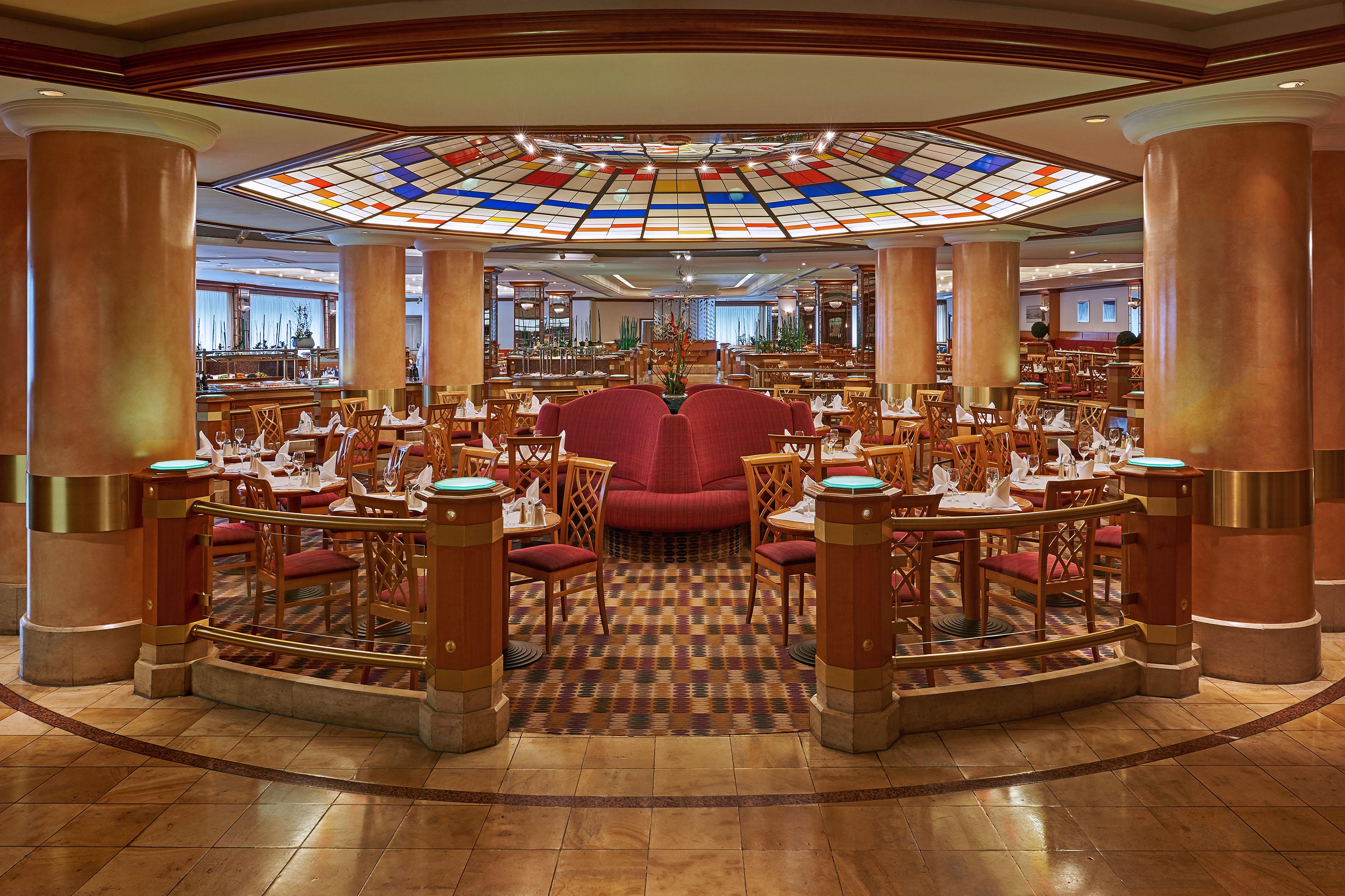 Park Inn By Radisson Berlin Alexanderplatz Esterno foto The restaurant of the hotel