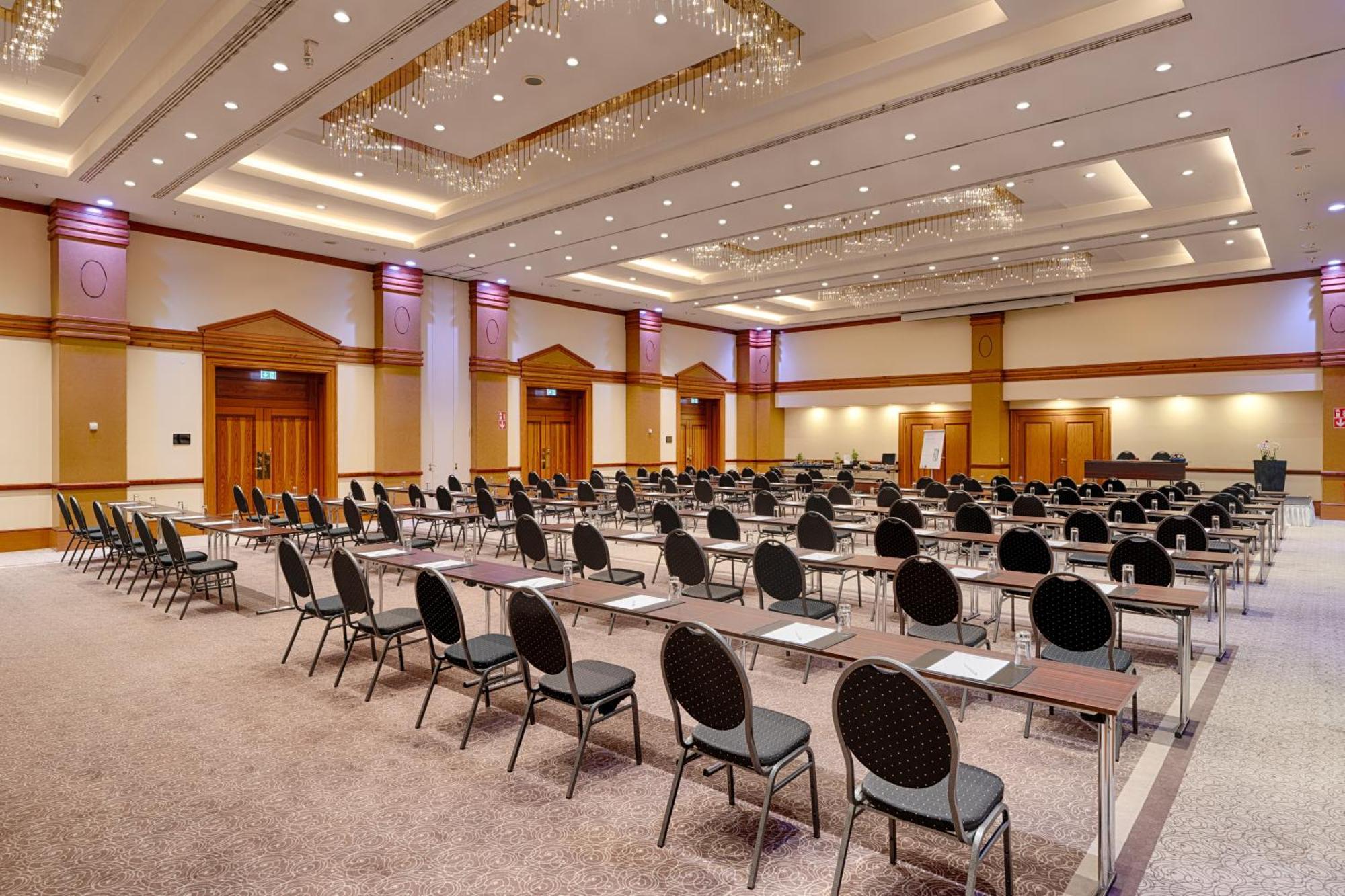 Park Inn By Radisson Berlin Alexanderplatz Esterno foto The ballroom of the hotel