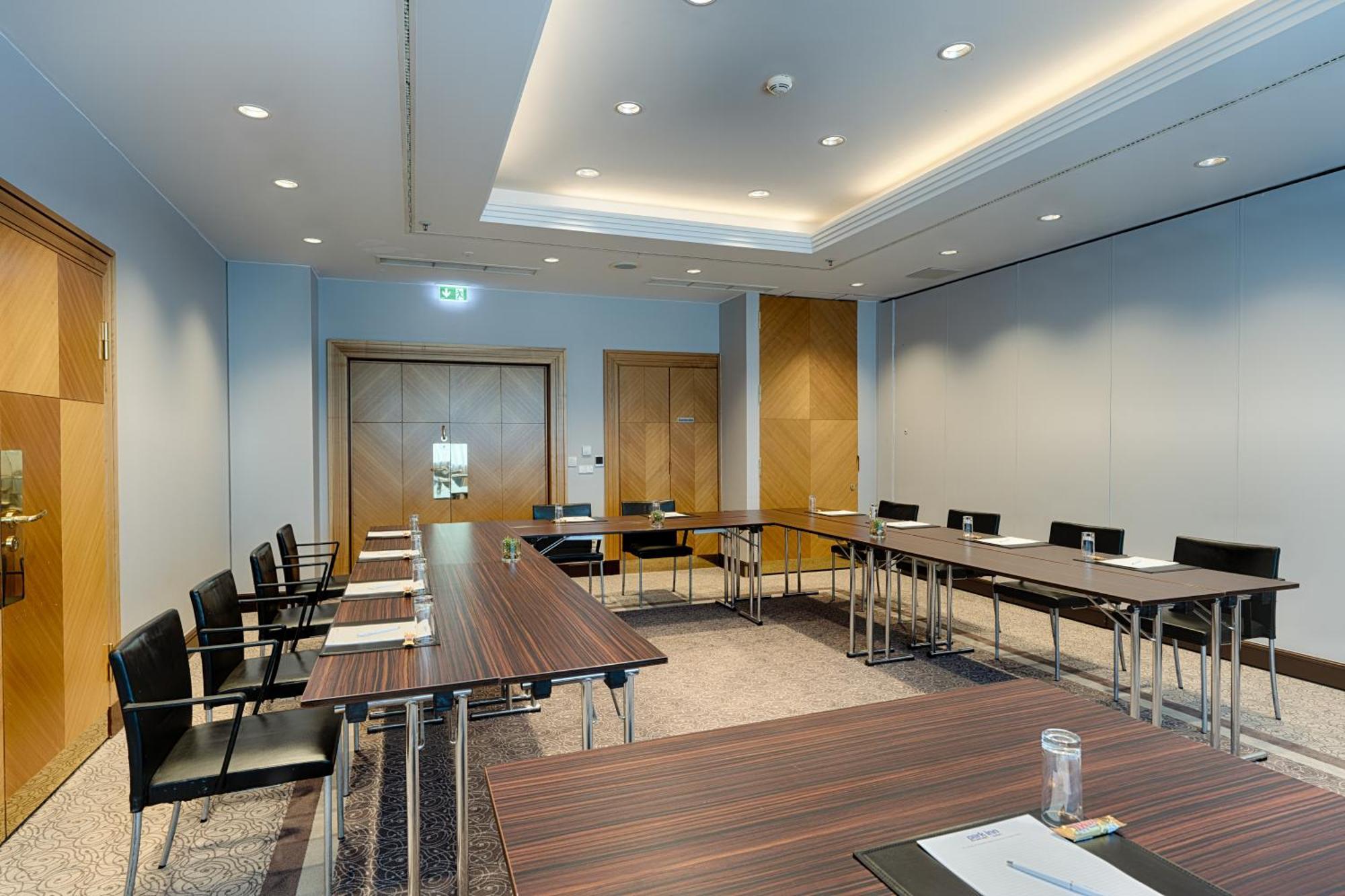 Park Inn By Radisson Berlin Alexanderplatz Esterno foto Meeting room