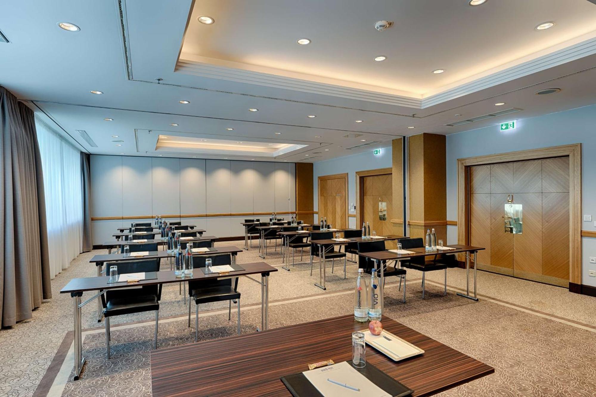 Park Inn By Radisson Berlin Alexanderplatz Esterno foto Meeting room