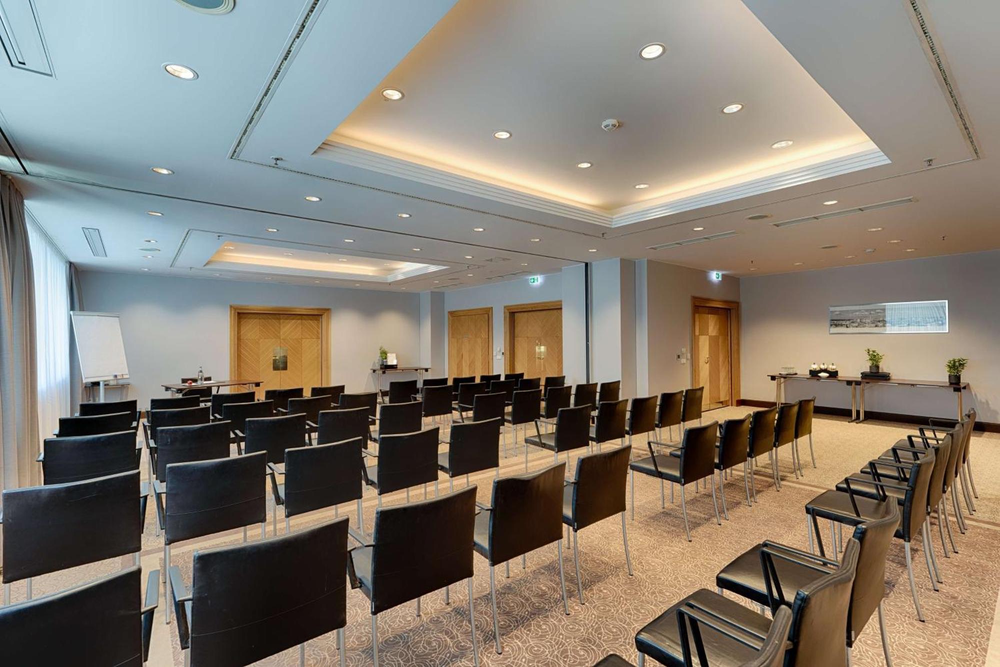 Park Inn By Radisson Berlin Alexanderplatz Esterno foto Meeting room