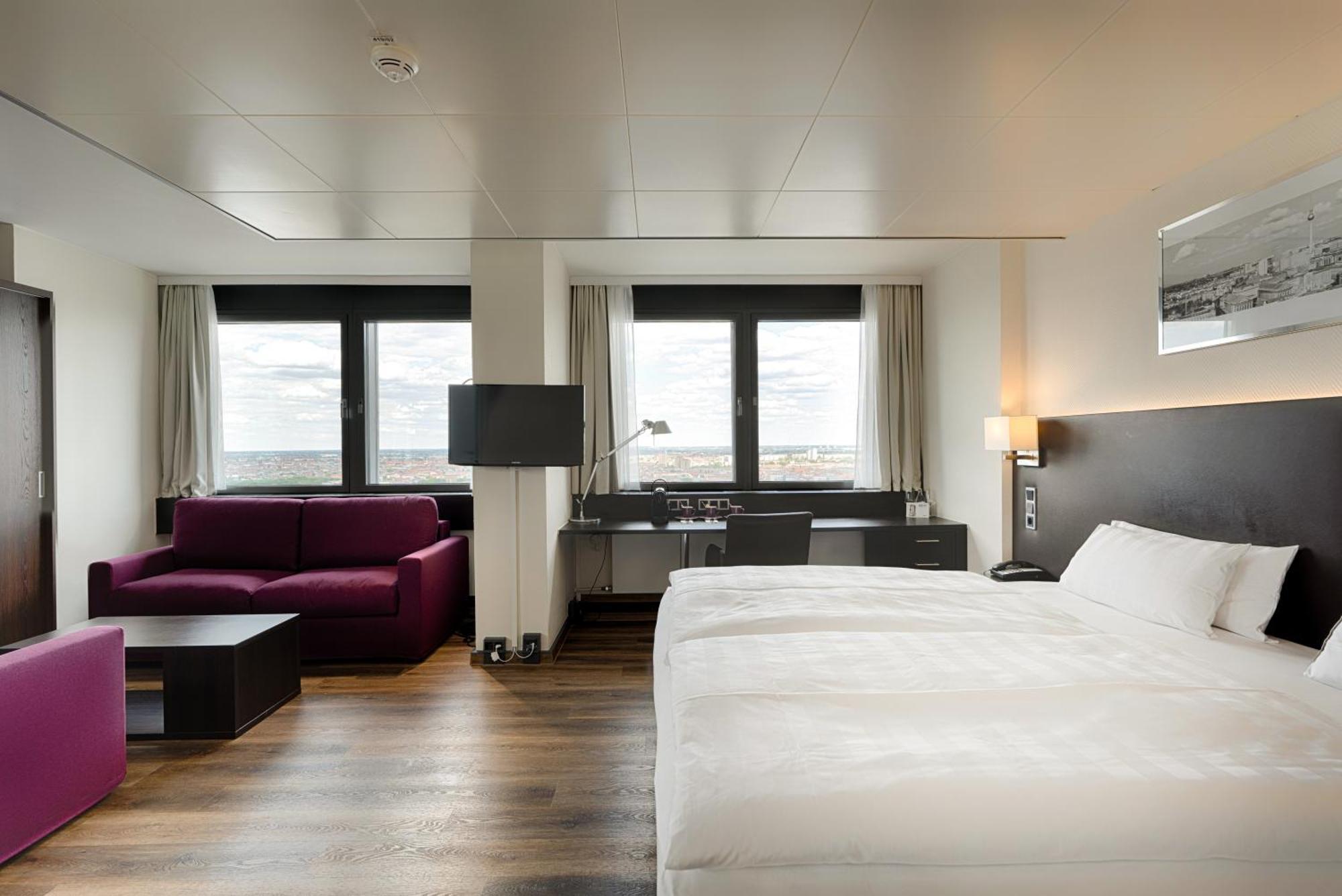 Park Inn By Radisson Berlin Alexanderplatz Esterno foto Room at the hotel