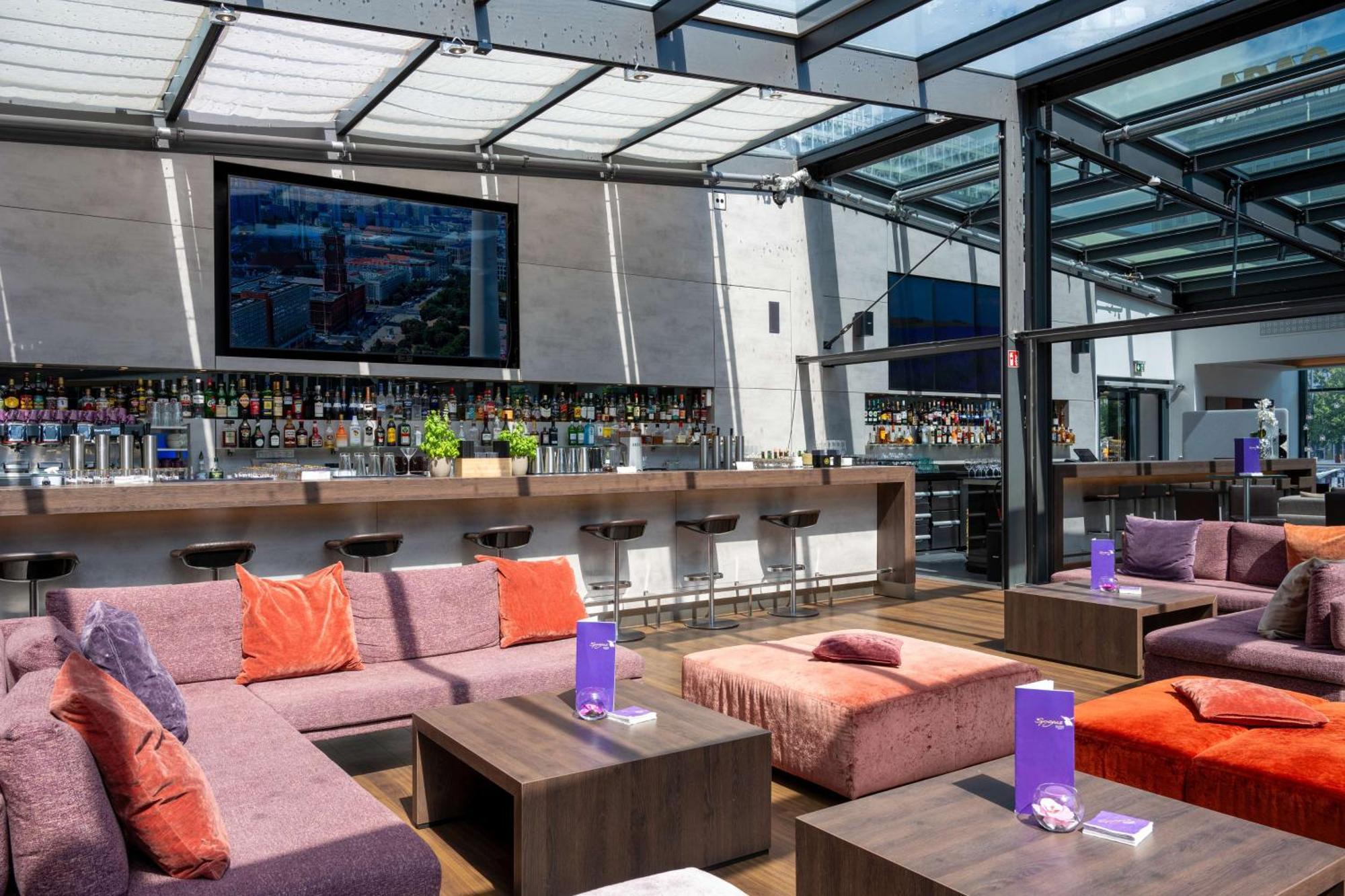 Park Inn By Radisson Berlin Alexanderplatz Esterno foto Signature Sky Bar