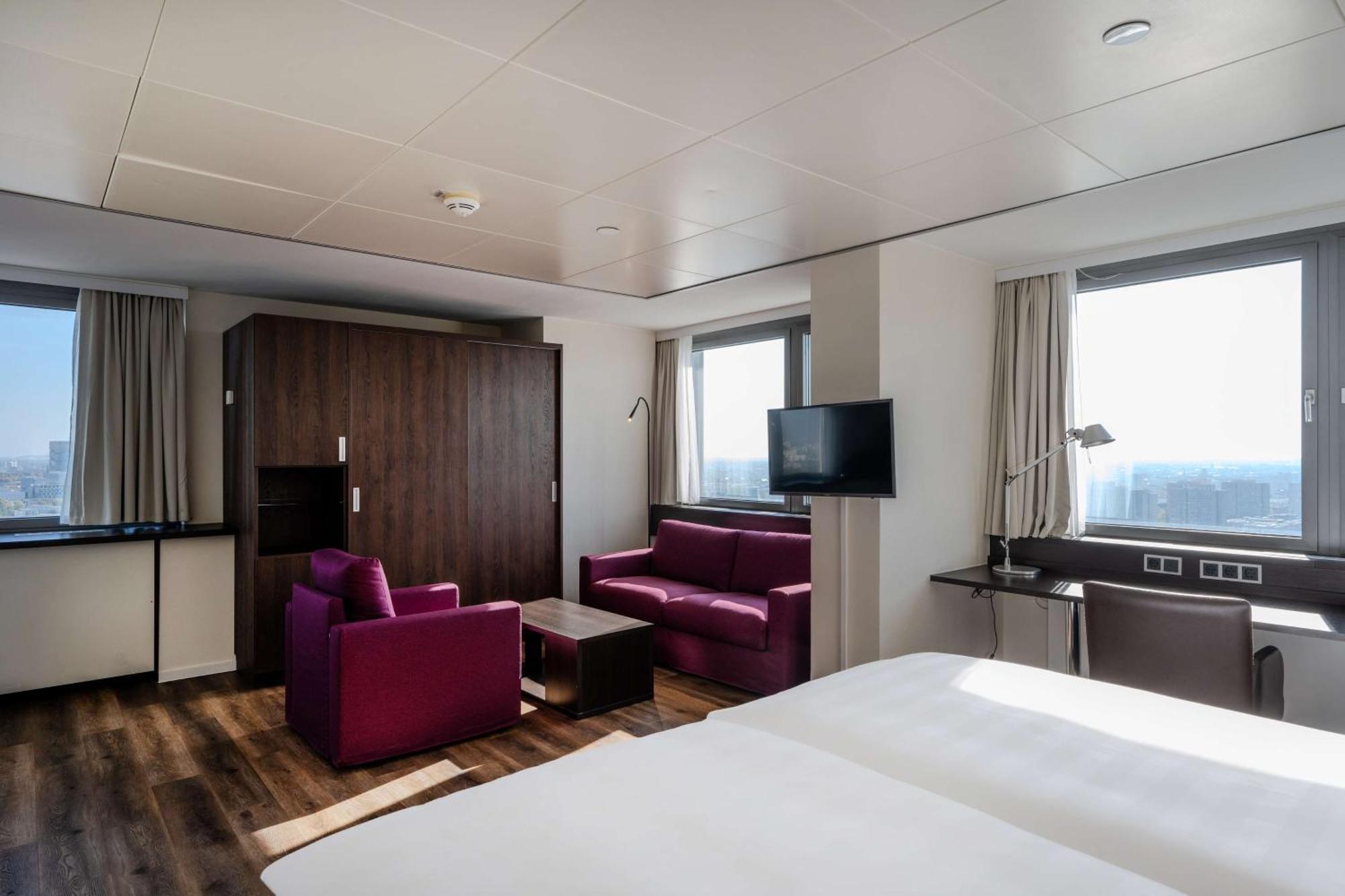 Park Inn By Radisson Berlin Alexanderplatz Esterno foto Room at the hotel