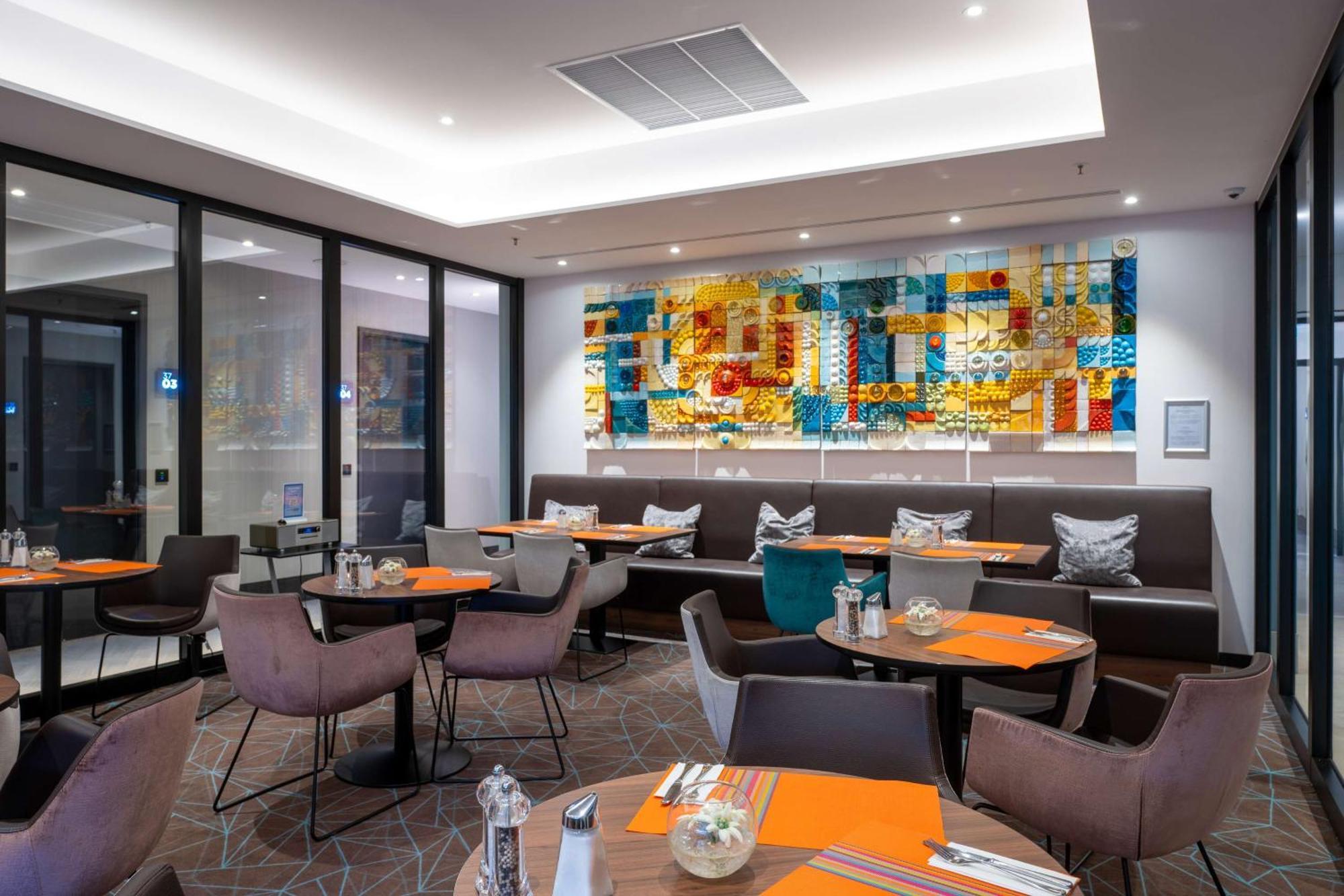 Park Inn By Radisson Berlin Alexanderplatz Esterno foto The interior of the hotel
